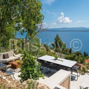 Brač, Bol, prodaja renovirana kamena kuća, 9 apartmana