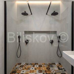 Brač, Bol, prodaja renovirana kamena kuća, 9 apartmana