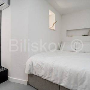 Brač, Bol, prodaja renovirana kamena kuća, 9 apartmana