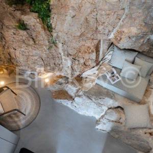 Brač, Bol, prodaja renovirana kamena kuća, 9 apartmana