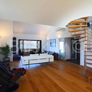 Brač, luksuzna kuća u prvom redu