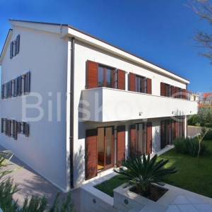 Brač, luksuzna kuća u prvom redu