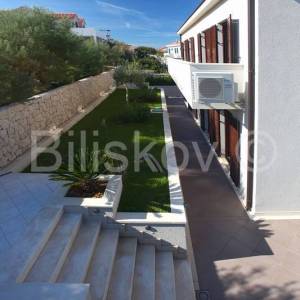 Brač, luksuzna kuća u prvom redu