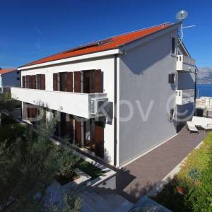 Brač, luksuzna kuća u prvom redu