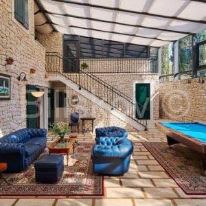 Brač, luksuzna vila – 1 red uz more! 