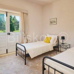 Brač, luksuzna vila – 1 red uz more! 