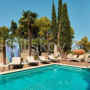 Brač, luksuzna vila – 1 red uz more! 