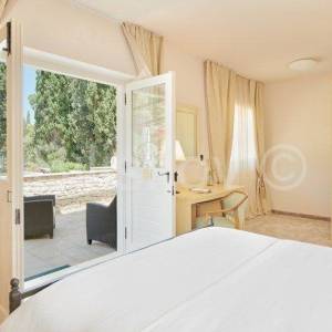 Brač, luksuzna vila – 1 red uz more! 