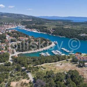 Brač Milna prodaja građ. zemljište 3950 m2 prvi red uz more