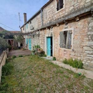 Brač, Milna, prodaja kamena kuća, centar, 50m od mora