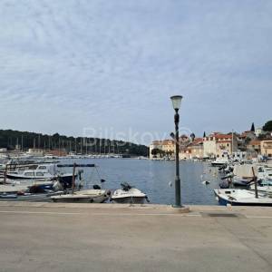 Brač, Milna, prodaja kamena kuća, centar, 50m od mora