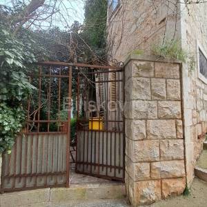 Brač, Milna, prodaja kamena kuća, centar, 50m od mora