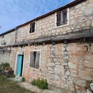 Brač, Milna, prodaja kamena kuća, centar, 50m od mora