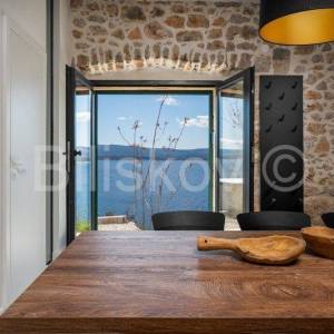 Brač, Murvica novouređen stan 38 m2, panoramski pogled na more