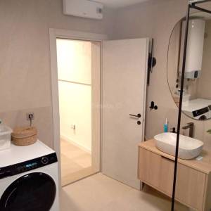 Brač, Nerežišća, samostojeća kuća sa okućnicom