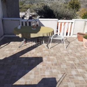 Brač, Nerežišća, samostojeća kuća sa okućnicom