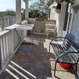 Brač, Nerežišća, samostojeća kuća sa okućnicom