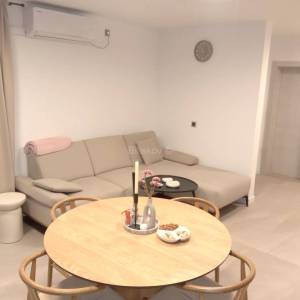 Brač, Nerežišća, samostojeća kuća sa okućnicom