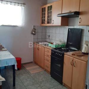 Brač, Nerežišća, samostojeća kuća sa okućnicom