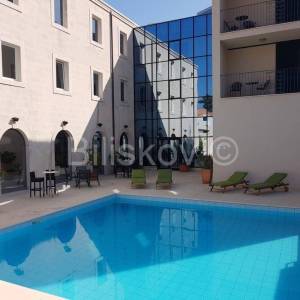 Brač, Postira, Hotel 4*, prvi red do mora