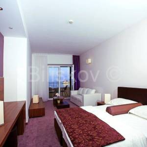 Brač, Postira, Hotel 4*, prvi red do mora