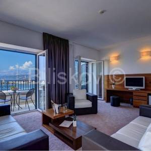 Brač, Postira, Hotel 4*, prvi red do mora