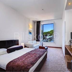 Brač, Postira, Hotel 4*, prvi red do mora