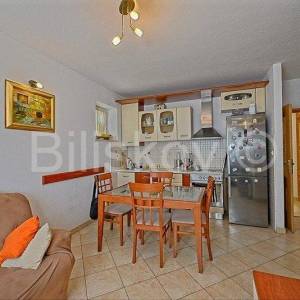 Brač, Postira, samostojeća kamena kuća  sa 3 stana