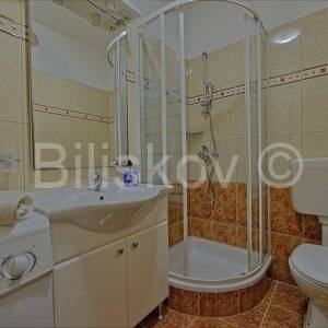 Brač, Postira, samostojeća kamena kuća  sa 3 stana