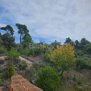 Brač, prodaja 4356m2 zemljište, legaliziran objekt 47m2