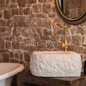 Brač, prodaja, jedinstvena kuća podređena užitku