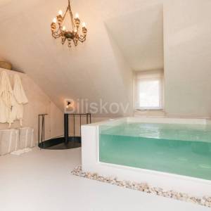 Brač, prodaja, jedinstvena kuća podređena užitku