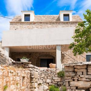 Brač, prodaja, jedinstvena kuća podređena užitku