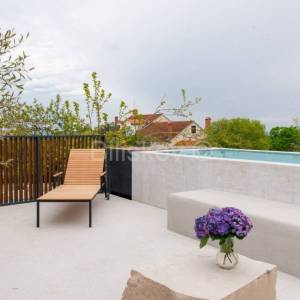 Brač, prodaja, jedinstvena kuća podređena užitku