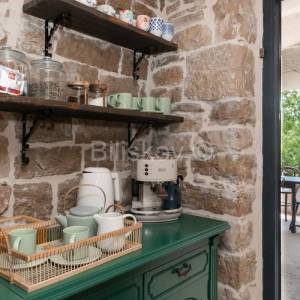 Brač, prodaja, jedinstvena kuća podređena užitku