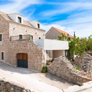 Brač, prodaja, jedinstvena kuća podređena užitku