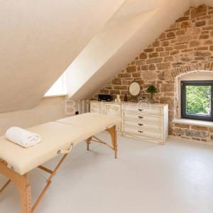 Brač, prodaja, jedinstvena kuća podređena užitku