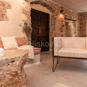 Brač, prodaja, jedinstvena kuća podređena užitku