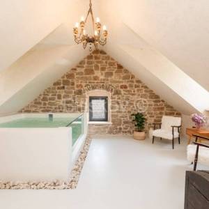 Brač, prodaja, jedinstvena kuća podređena užitku