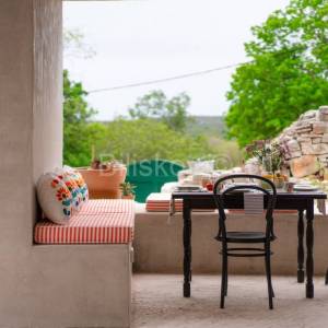 Brač, prodaja, jedinstvena kuća podređena užitku