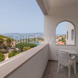 Brač, prodaja kuća 6 apartmana, otvoren pogled