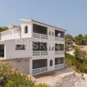 Brač, prodaja kuća 6 apartmana, otvoren pogled