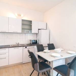 Brač, prodaja kuća 6 apartmana, otvoren pogled