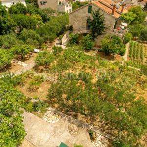 Brač prodaja kuća, parcela 1983m2 4 apartmana i 4soban stan