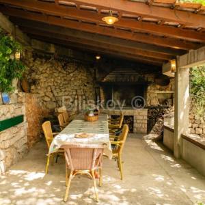 Brač prodaja kuća, parcela 1983m2 4 apartmana i 4soban stan