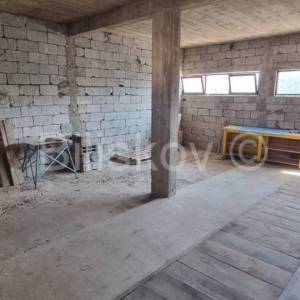 Brač, prodaja nezavršena kuća, parcela 1820 m2