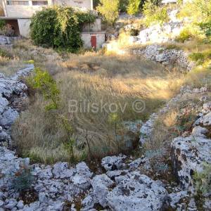 Brač, prodaja nezavršena kuća, parcela 1820 m2