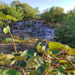 Brač, prodaja nezavršena kuća, parcela 1820 m2