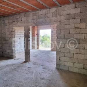 Brač, prodaja nezavršena kuća, parcela 1820 m2