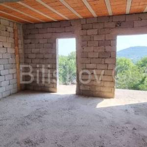 Brač, prodaja nezavršena kuća, parcela 1820 m2